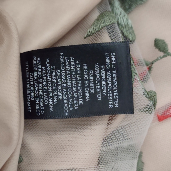 NWT Women's embroidered sleeveless dress. Size M - Picture 6 of 8